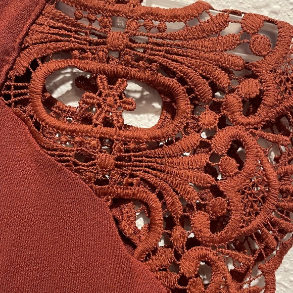 Women’s dress top with lacy sleeves - Picture 3 of 5